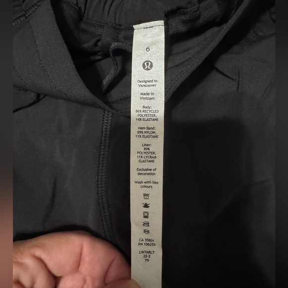 Lululemon Hotty Hot Short II *Long 4" in Black - Picture 5 of 6